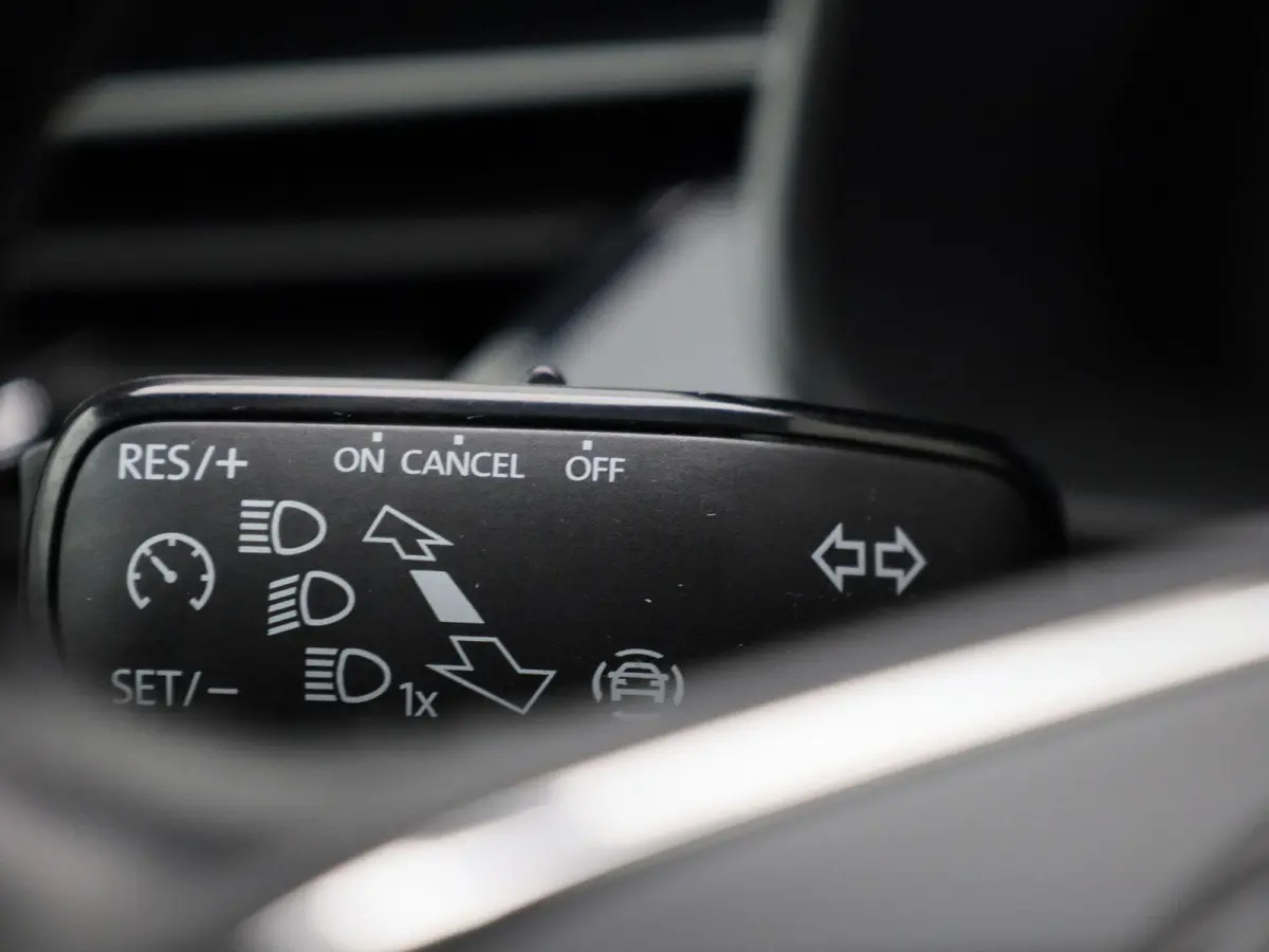1.0 TSI Ambition | AIRCO | APPLE CARPLAY | ANDROID AUTO | CRUISE CONTROL | TREKHAAK |