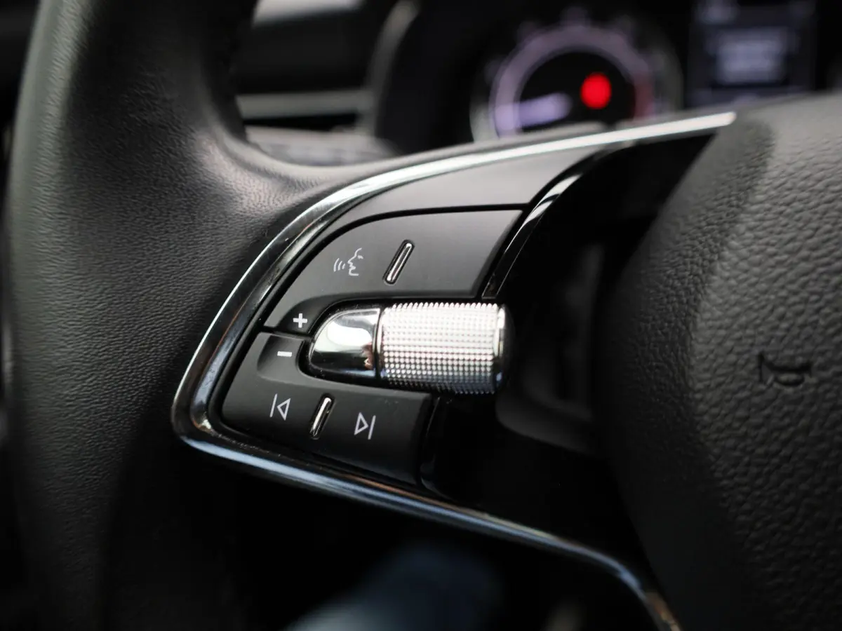 1.0 TSI Ambition | AIRCO | APPLE CARPLAY | ANDROID AUTO | CRUISE CONTROL | TREKHAAK |