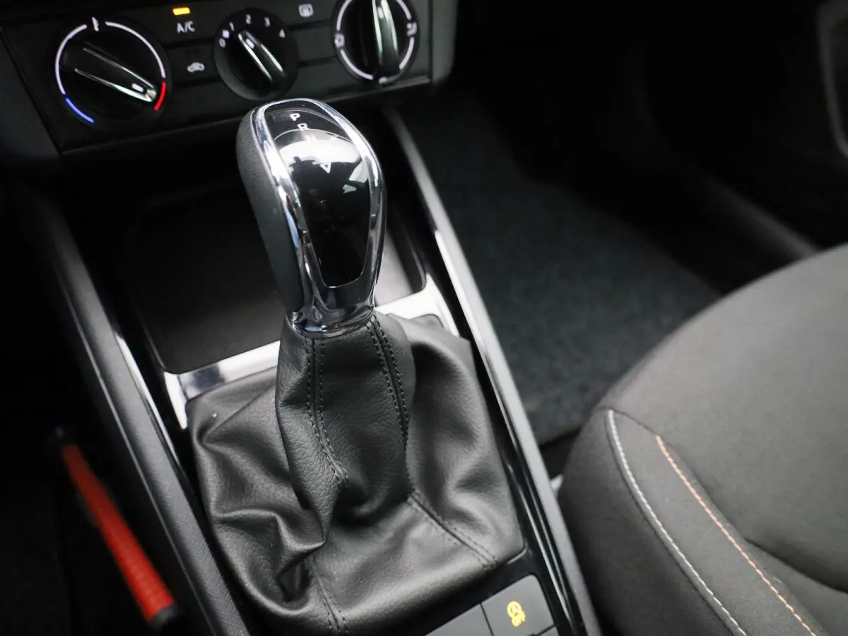1.0 TSI Ambition | AIRCO | APPLE CARPLAY | ANDROID AUTO | CRUISE CONTROL | TREKHAAK |