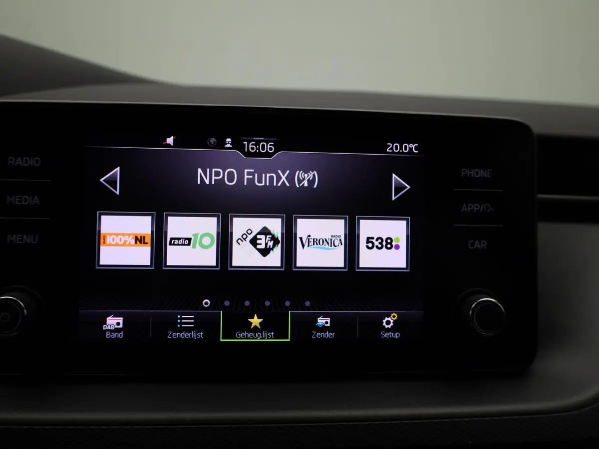 1.0 TSI Ambition | AIRCO | APPLE CARPLAY | ANDROID AUTO | CRUISE CONTROL | TREKHAAK |