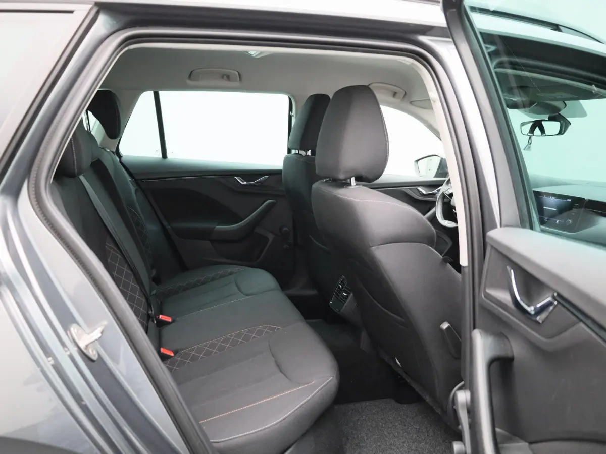 1.0 TSI Ambition | AIRCO | APPLE CARPLAY | ANDROID AUTO | CRUISE CONTROL | TREKHAAK |