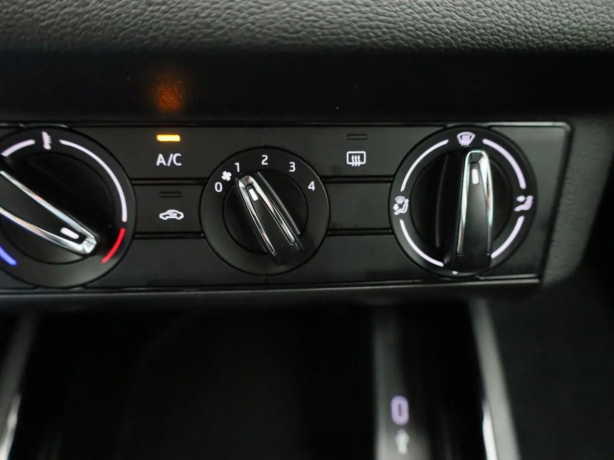 1.0 TSI Ambition | AIRCO | APPLE CARPLAY | ANDROID AUTO | CRUISE CONTROL | TREKHAAK |