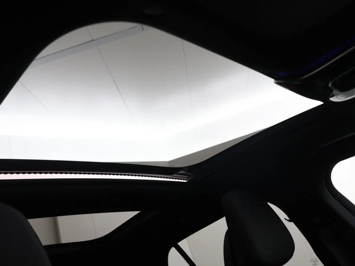 300e Sport Edition | Panoramaschuifdak | Trekhaak | Premium Pakket | 360°-camera | MBUX Superscreen | Burmester |