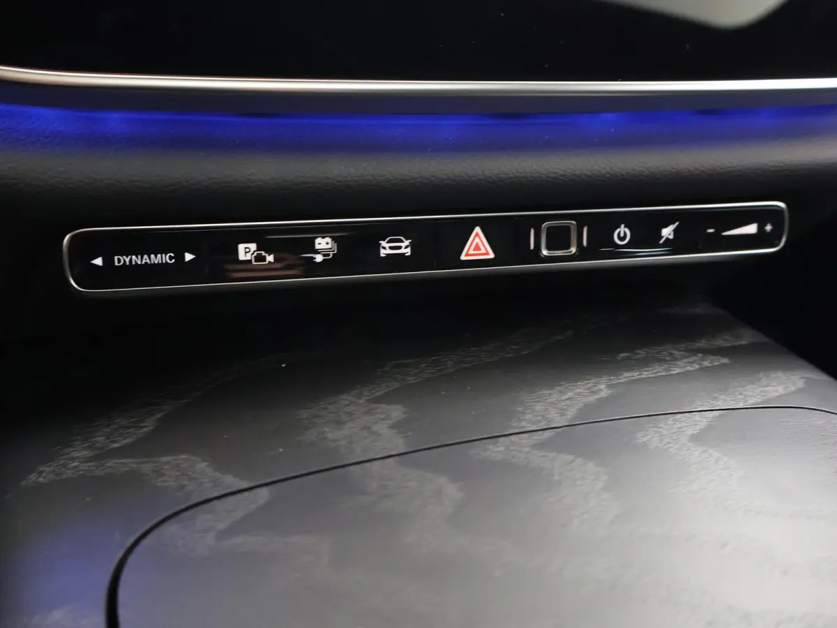 300e Sport Edition | Panoramaschuifdak | Trekhaak | Premium Pakket | 360°-camera | MBUX Superscreen | Burmester |