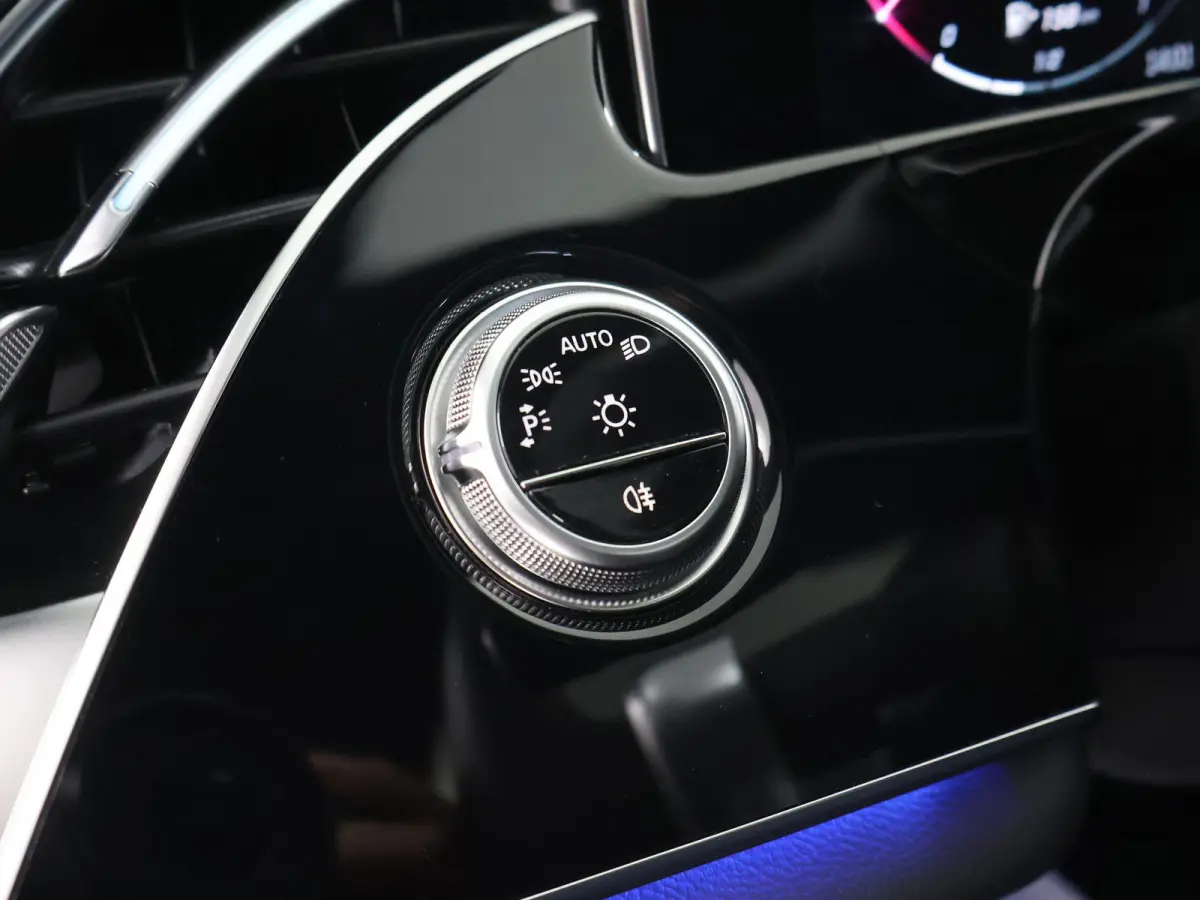 300e Sport Edition | Panoramaschuifdak | Trekhaak | Premium Pakket | 360°-camera | MBUX Superscreen | Burmester |