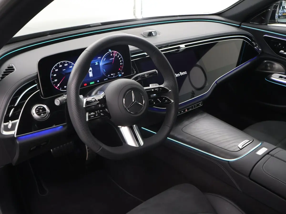 300e Sport Edition | Panoramaschuifdak | Trekhaak | Premium Pakket | 360°-camera | MBUX Superscreen | Burmester |