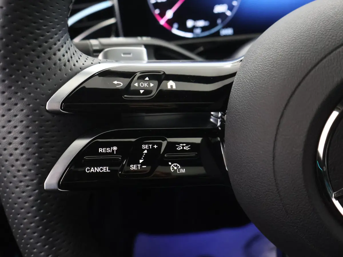 300e Sport Edition | Panoramaschuifdak | Trekhaak | Premium Pakket | 360°-camera | MBUX Superscreen | Burmester |
