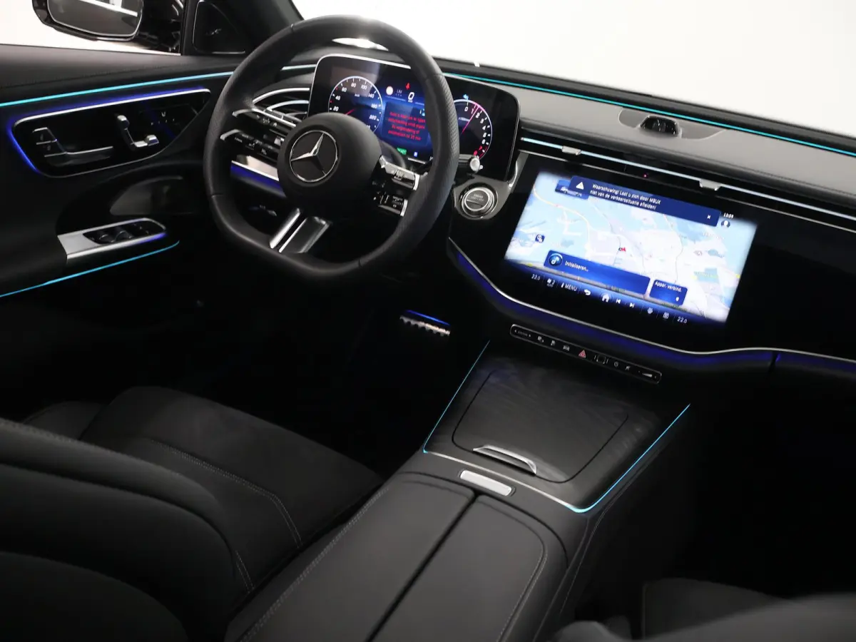 300e Sport Edition | Panoramaschuifdak | Trekhaak | Premium Pakket | 360°-camera | MBUX Superscreen | Burmester |
