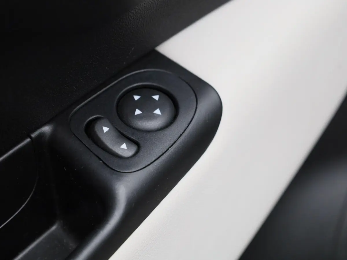 1.0 Hybrid Dolcevita | BLUETOOTH | DAB RADIO | CRUISE CONTROL | LICHTMETALEN VELGEN | LED DAGRIJVERLICHTING | MULTIFUNCTIONEEL STUURWIEL | AIRCO |
