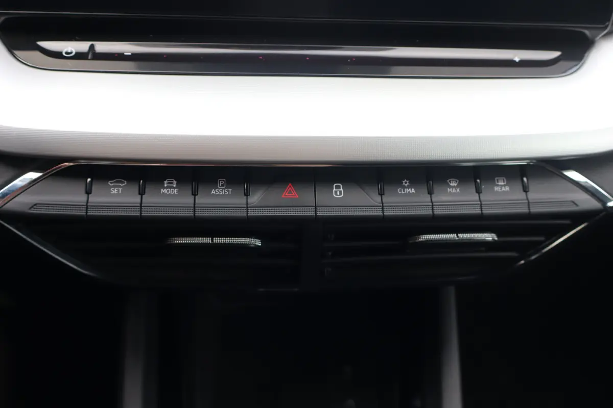 Hatchback 1.0 e-TSI Business Edition 110PK TREKHAAK | Apple Carplay/Android Auto|telefoonintegratie premium | Elektrisch bedienbare achterklep | Keyless start