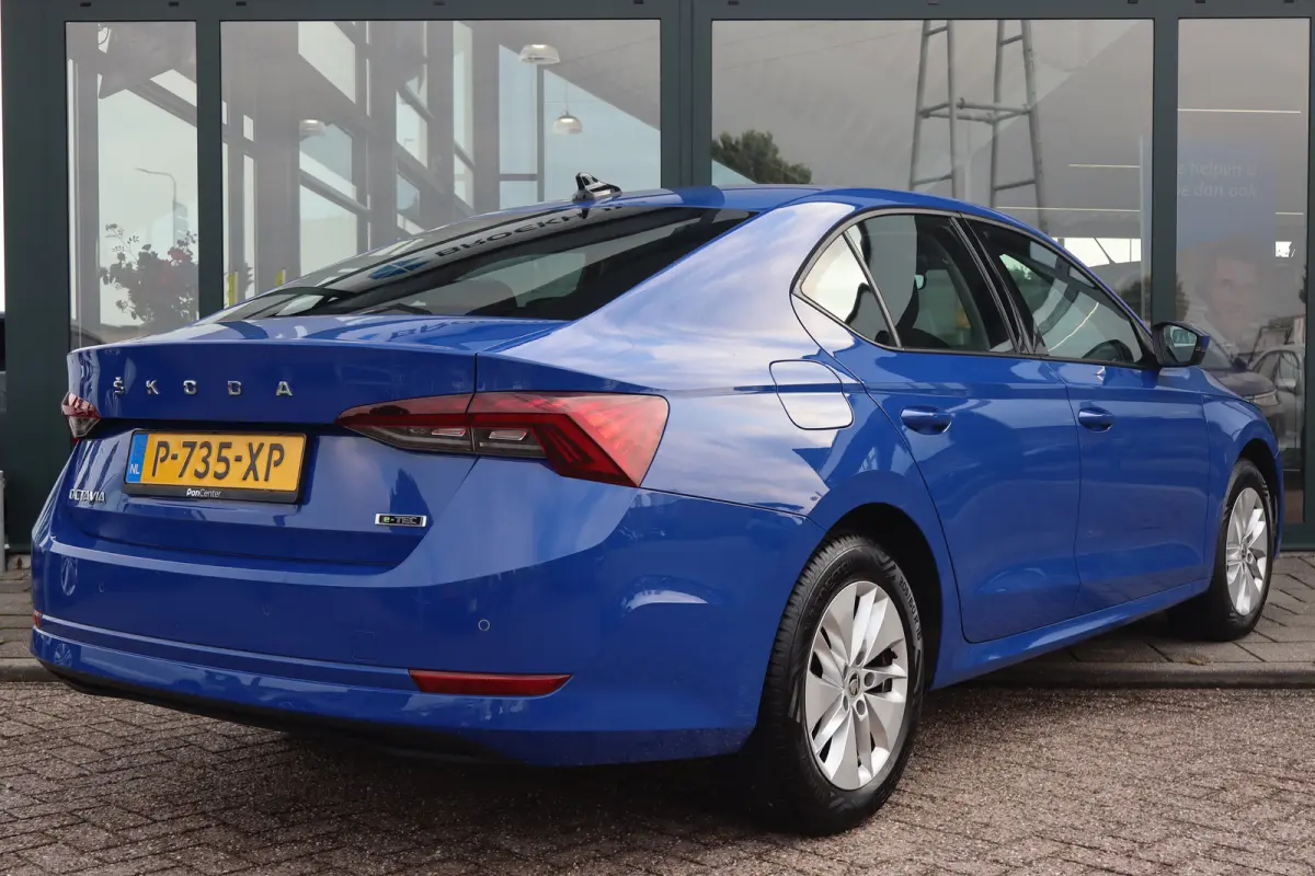 Hatchback 1.0 e-TSI Business Edition 110PK TREKHAAK | Apple Carplay/Android Auto|telefoonintegratie premium | Elektrisch bedienbare achterklep | Keyless start