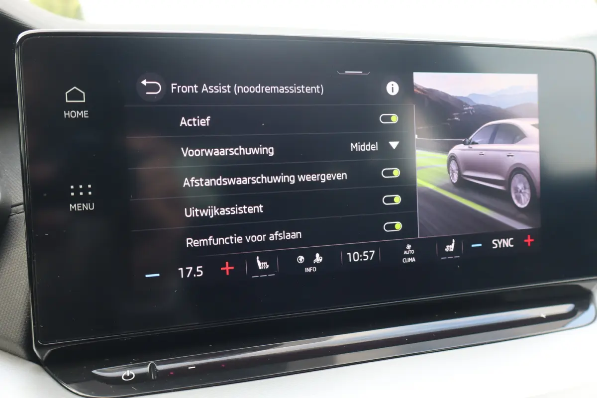 Hatchback 1.0 e-TSI Business Edition 110PK TREKHAAK | Apple Carplay/Android Auto|telefoonintegratie premium | Elektrisch bedienbare achterklep | Keyless start