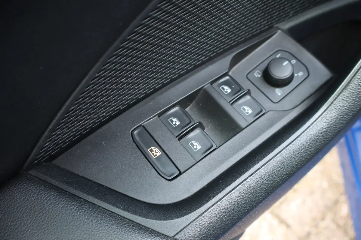 Hatchback 1.0 e-TSI Business Edition 110PK TREKHAAK | Apple Carplay/Android Auto|telefoonintegratie premium | Elektrisch bedienbare achterklep | Keyless start