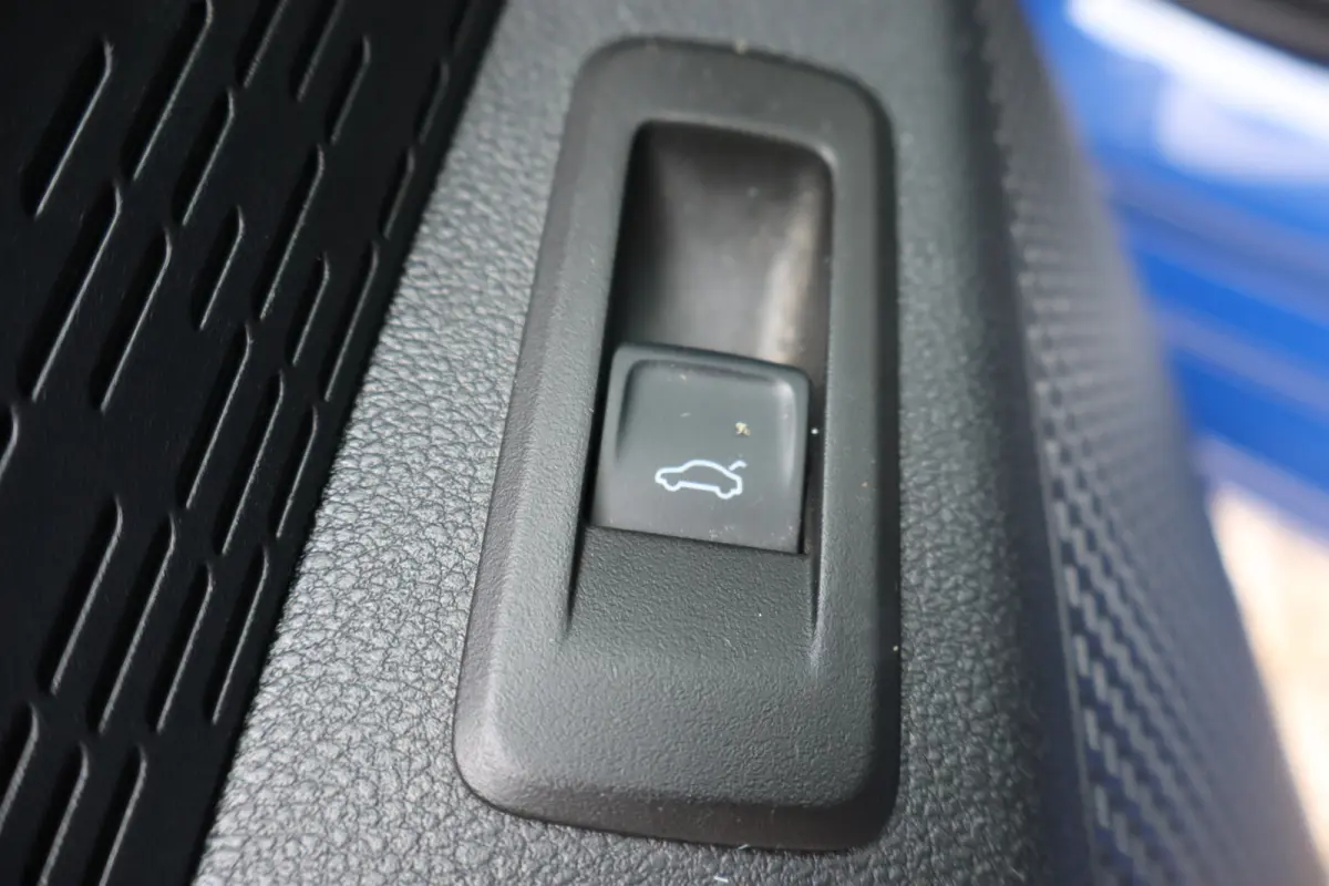 Hatchback 1.0 e-TSI Business Edition 110PK TREKHAAK | Apple Carplay/Android Auto|telefoonintegratie premium | Elektrisch bedienbare achterklep | Keyless start