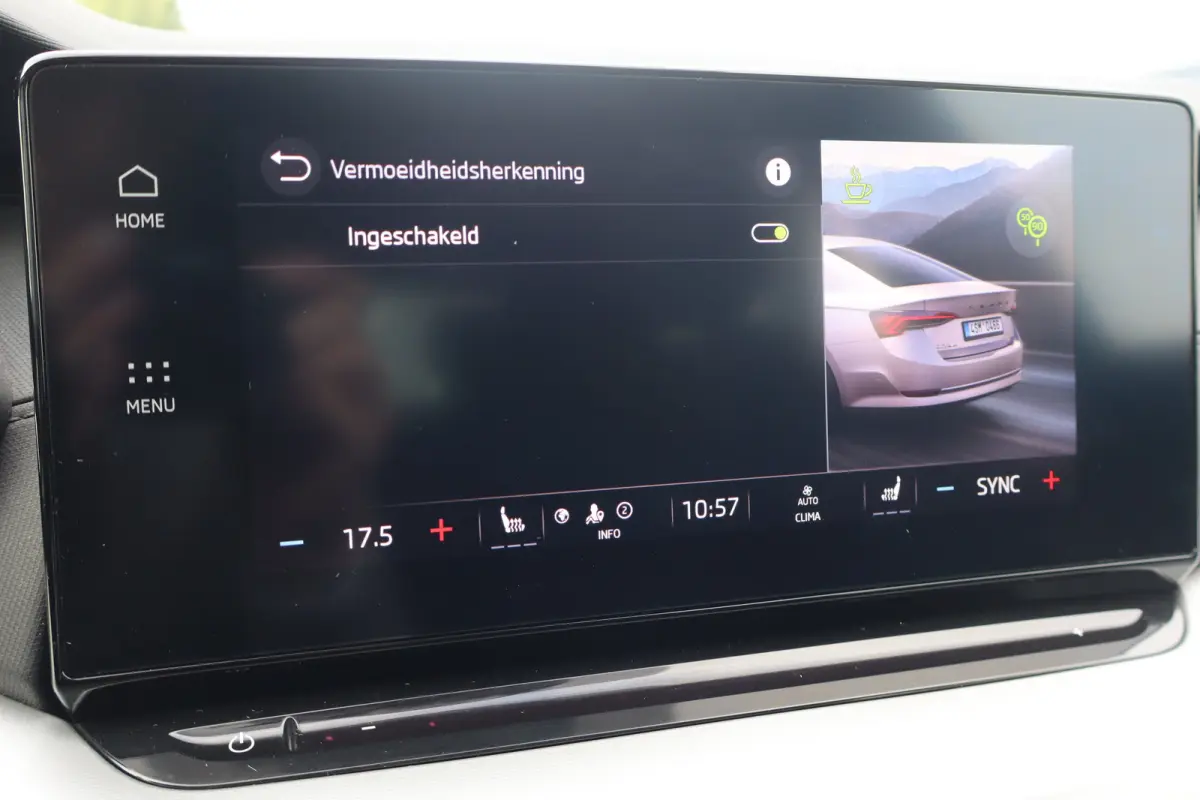 Hatchback 1.0 e-TSI Business Edition 110PK TREKHAAK | Apple Carplay/Android Auto|telefoonintegratie premium | Elektrisch bedienbare achterklep | Keyless start