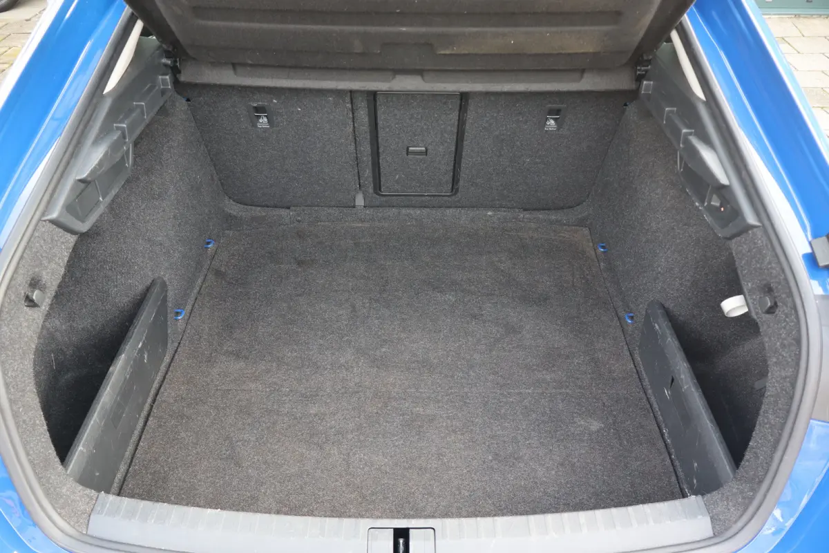 Hatchback 1.0 e-TSI Business Edition 110PK TREKHAAK | Apple Carplay/Android Auto|telefoonintegratie premium | Elektrisch bedienbare achterklep | Keyless start