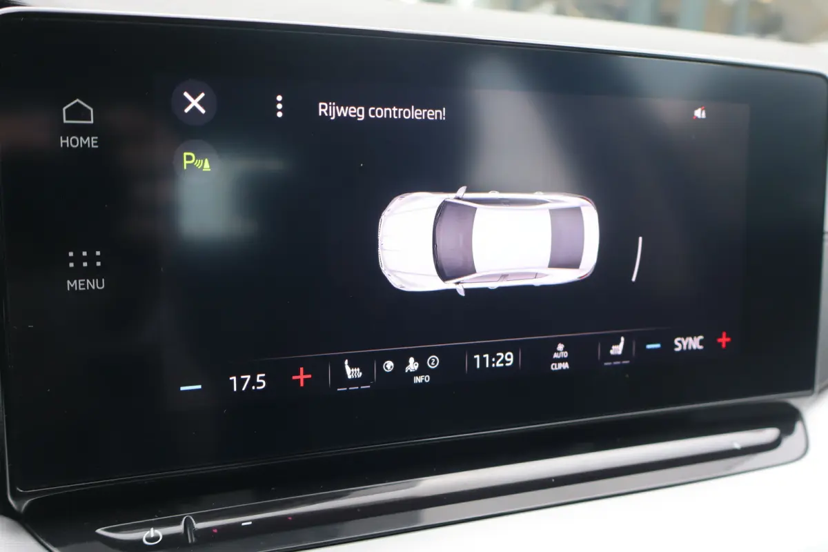 Hatchback 1.0 e-TSI Business Edition 110PK TREKHAAK | Apple Carplay/Android Auto|telefoonintegratie premium | Elektrisch bedienbare achterklep | Keyless start
