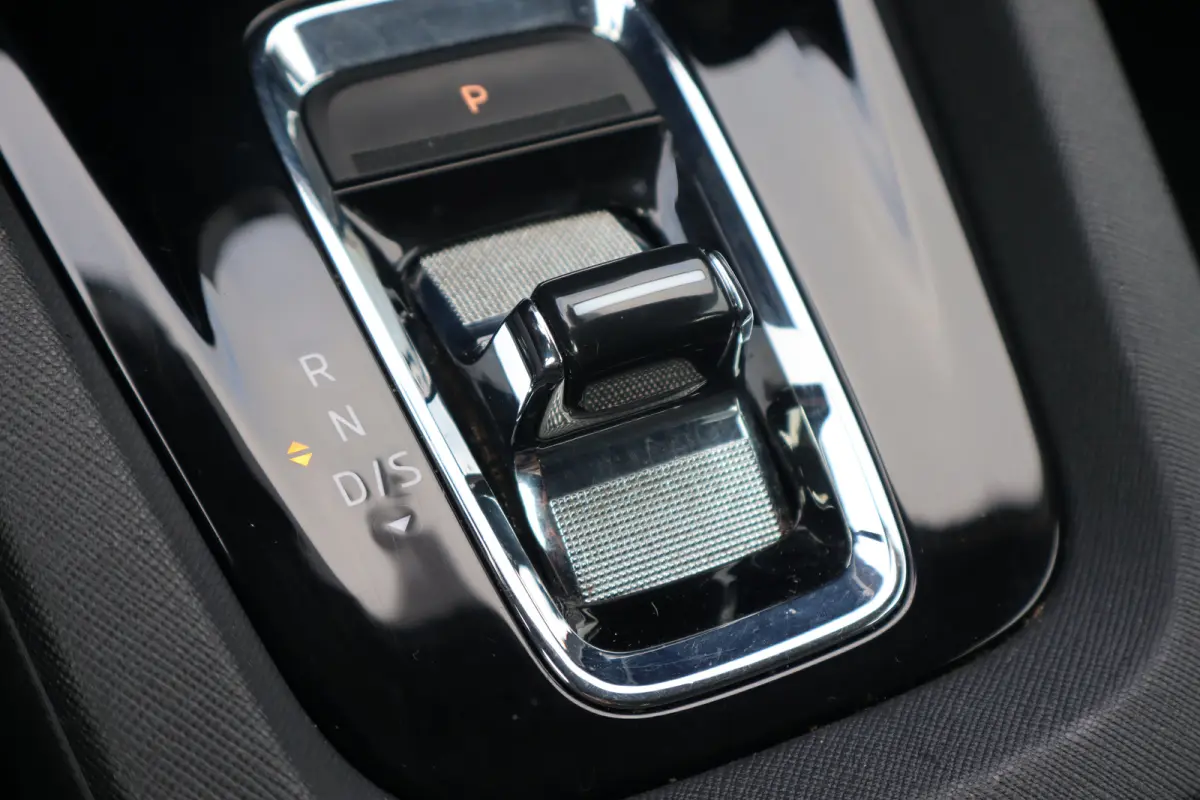 Hatchback 1.0 e-TSI Business Edition 110PK TREKHAAK | Apple Carplay/Android Auto|telefoonintegratie premium | Elektrisch bedienbare achterklep | Keyless start