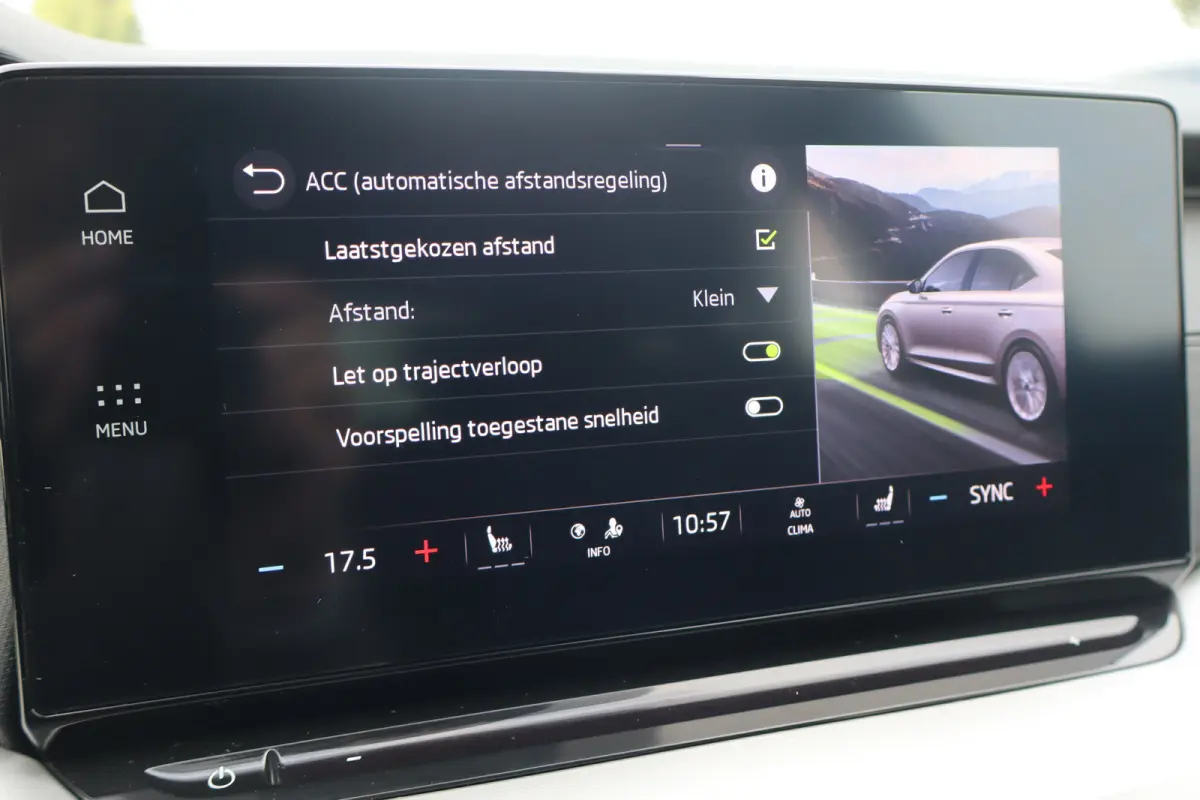 Hatchback 1.0 e-TSI Business Edition 110PK TREKHAAK | Apple Carplay/Android Auto|telefoonintegratie premium | Elektrisch bedienbare achterklep | Keyless start