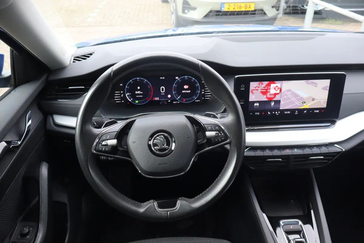 Hatchback 1.0 e-TSI Business Edition 110PK TREKHAAK | Apple Carplay/Android Auto|telefoonintegratie premium | Elektrisch bedienbare achterklep | Keyless start