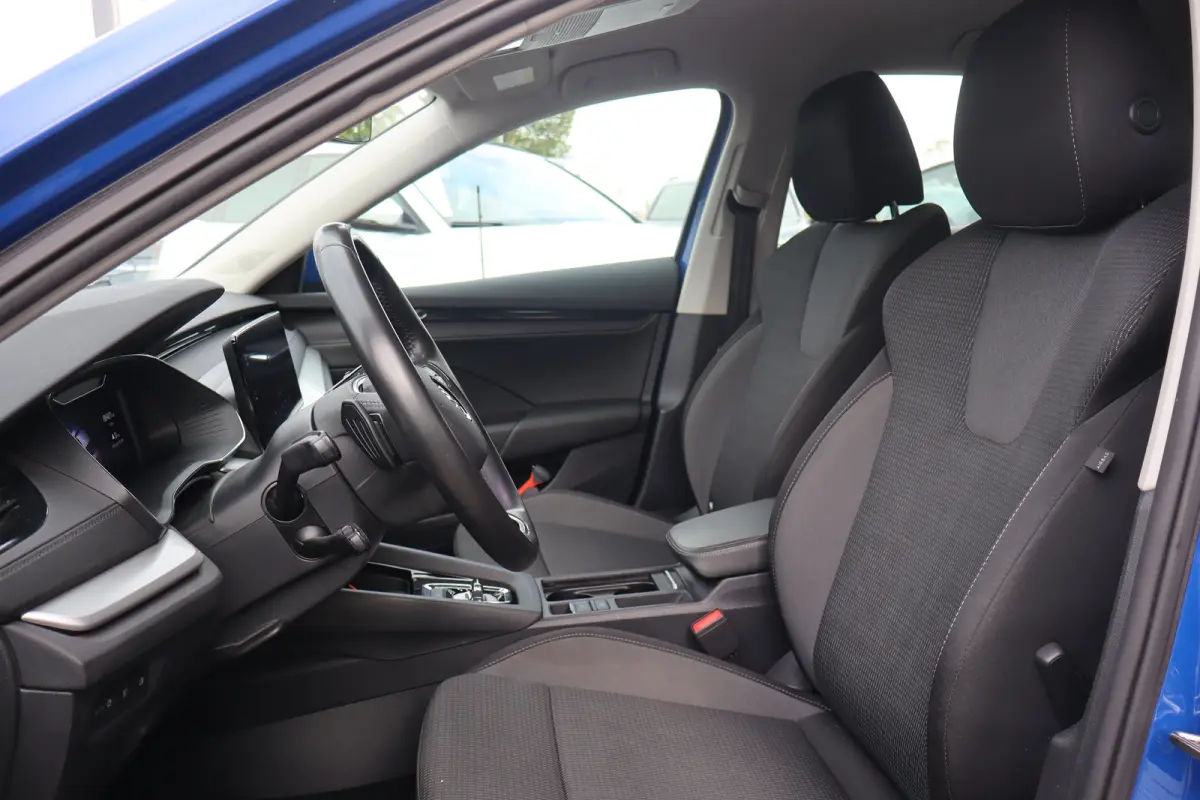 Hatchback 1.0 e-TSI Business Edition 110PK TREKHAAK | Apple Carplay/Android Auto|telefoonintegratie premium | Elektrisch bedienbare achterklep | Keyless start