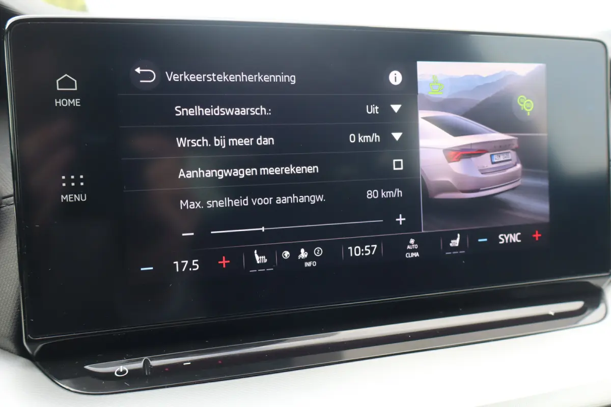 Hatchback 1.0 e-TSI Business Edition 110PK TREKHAAK | Apple Carplay/Android Auto|telefoonintegratie premium | Elektrisch bedienbare achterklep | Keyless start