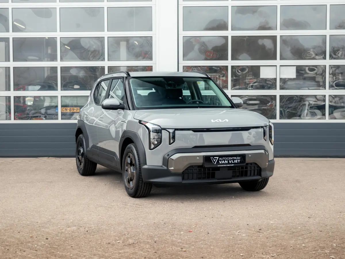 Air 42.2 kWh | Actieprijs * | Clima | Adapt. cruise | Navi | Dakrails | 16" | Stoel&Stuur Verwarming | Apple Carplay
