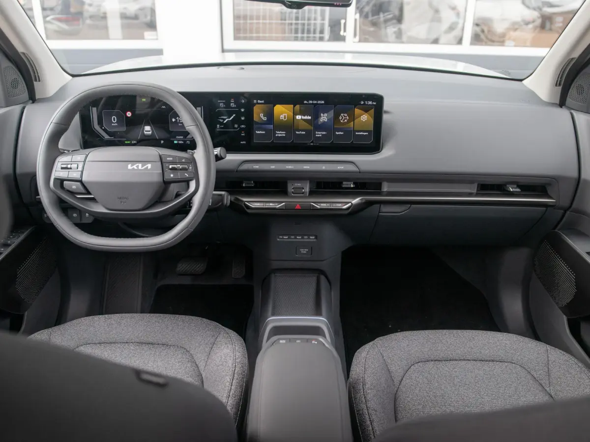 Air 42.2 kWh | Actieprijs * | Clima | Adapt. cruise | Navi | Dakrails | 16" | Stoel&Stuur Verwarming | Apple Carplay