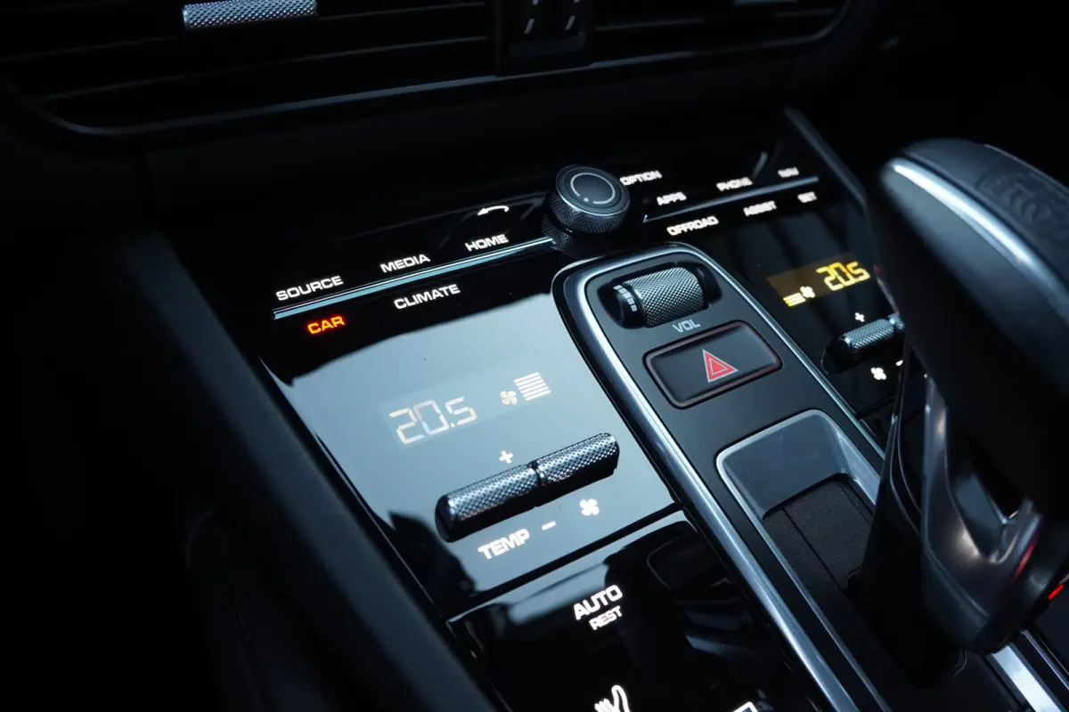 3.0 E-Hybrid - BURMESTER - 360 CAMERA - LUCHTVERING - TREKHAAK -