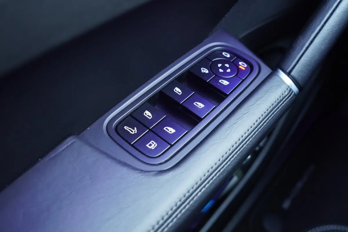 3.0 E-Hybrid - BURMESTER - 360 CAMERA - LUCHTVERING - TREKHAAK -