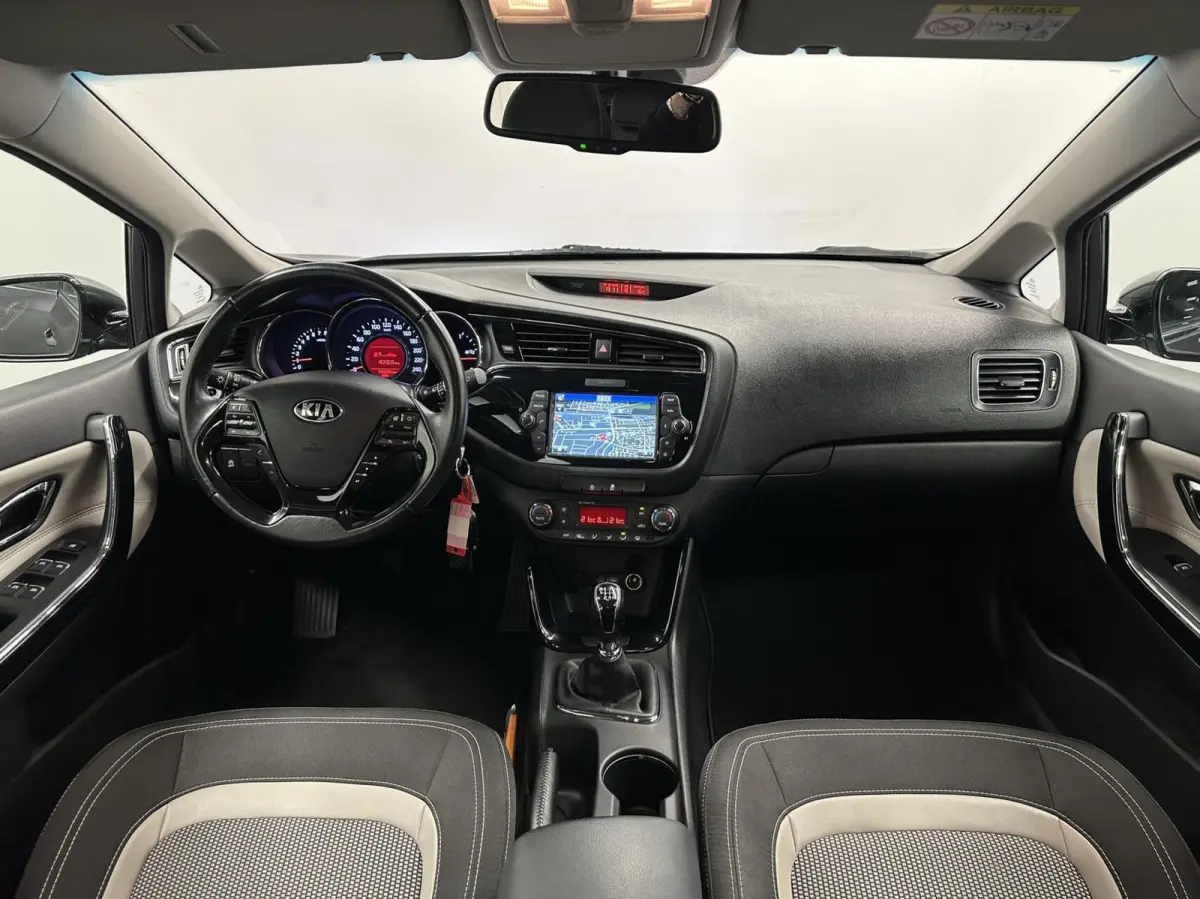 cee'd 1.6 GDI DynamicLine 74000 KM TREKHAAK CRUISE