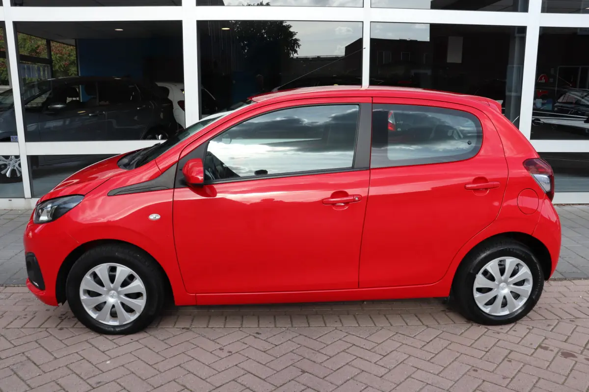 1.0 VTi Active Automaat. Uniek! Zeer lage km stand! Eerste eigenaar.