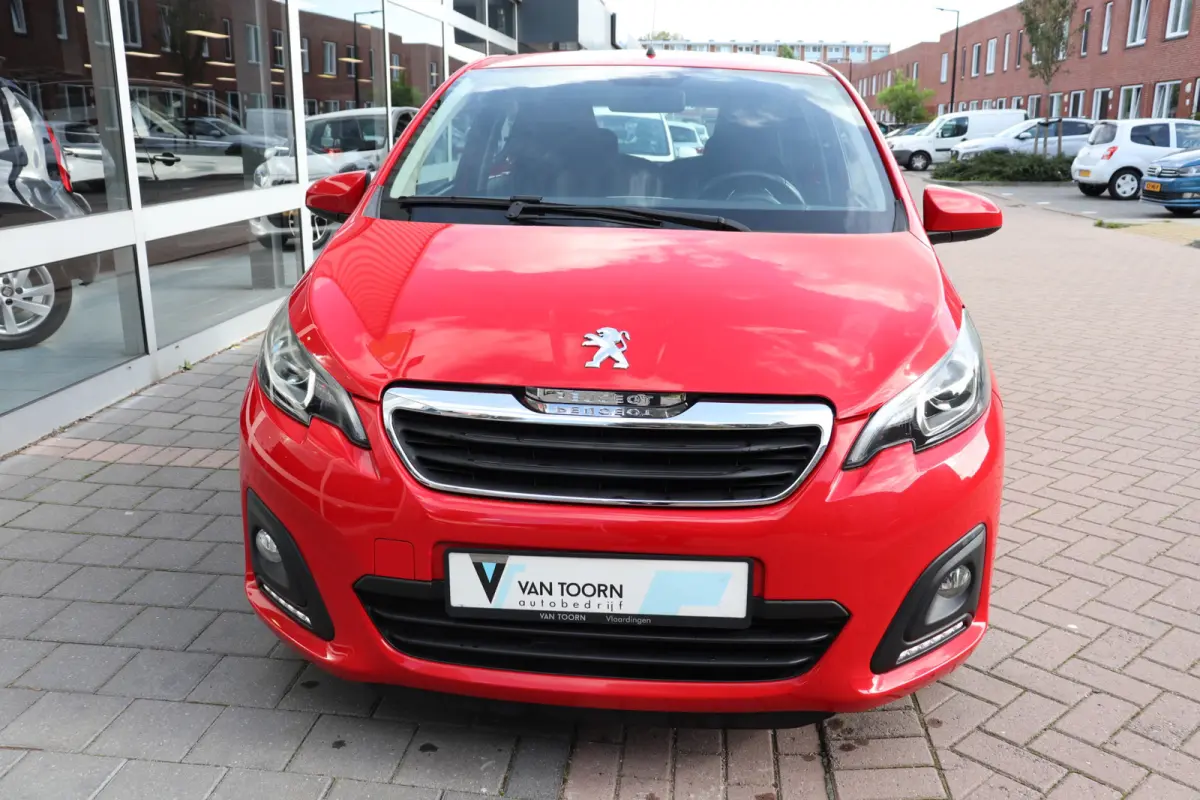 1.0 VTi Active Automaat. Uniek! Zeer lage km stand! Eerste eigenaar.