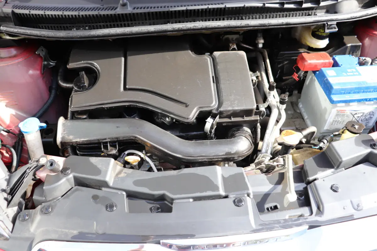 1.0 VTi Active Automaat. Uniek! Zeer lage km stand! Eerste eigenaar.