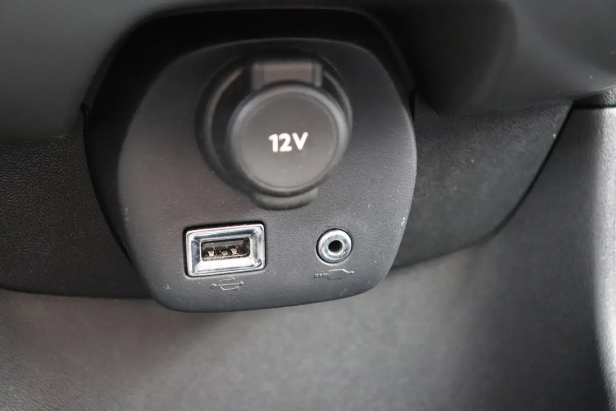 1.0 VTi Active Automaat. Uniek! Zeer lage km stand! Eerste eigenaar.