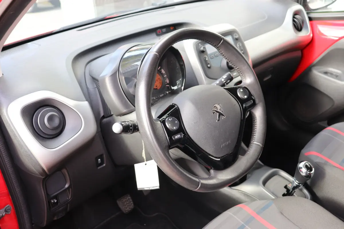 1.0 VTi Active Automaat. Uniek! Zeer lage km stand! Eerste eigenaar.