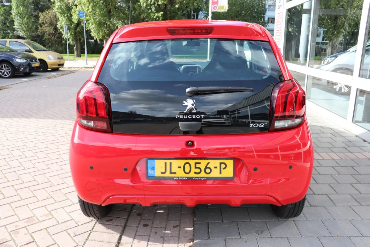 1.0 VTi Active Automaat. Uniek! Zeer lage km stand! Eerste eigenaar.