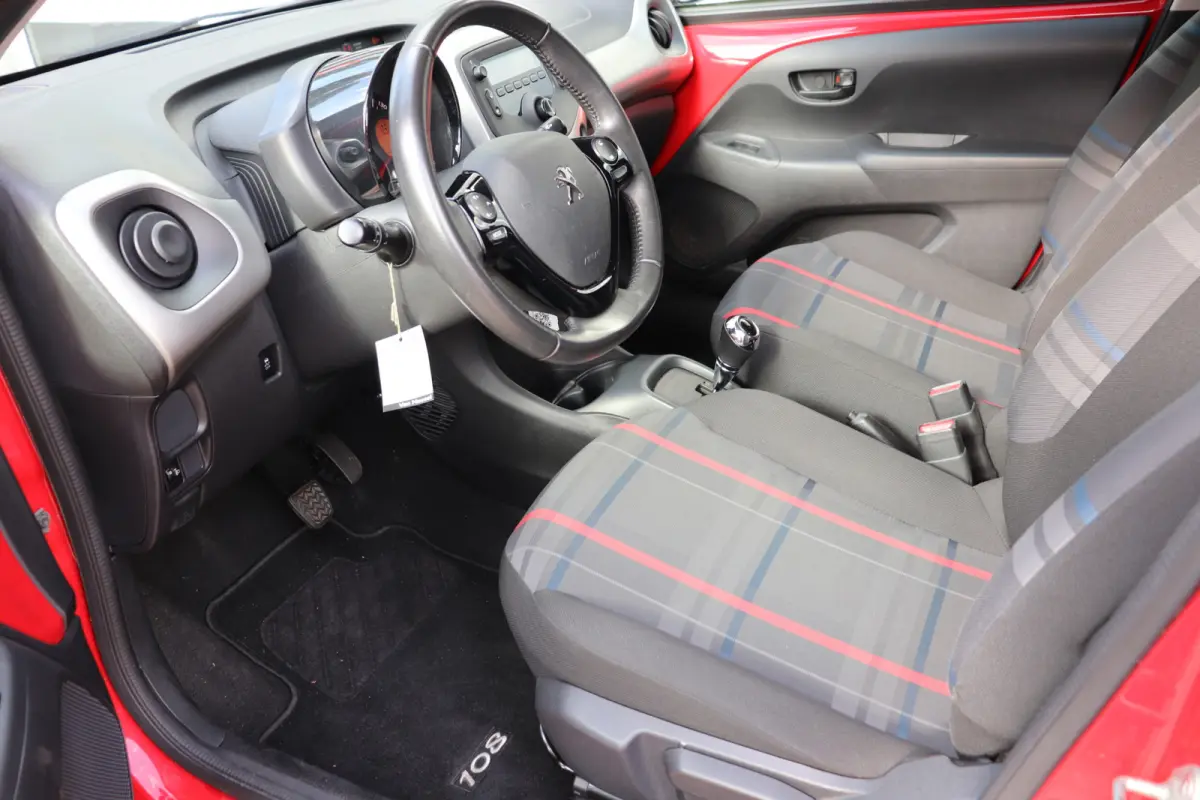 1.0 VTi Active Automaat. Uniek! Zeer lage km stand! Eerste eigenaar.