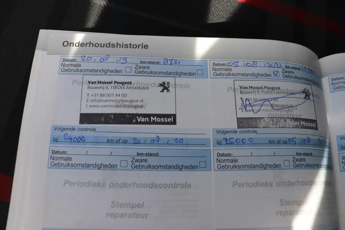 1.0 VTi Active Automaat. Uniek! Zeer lage km stand! Eerste eigenaar.