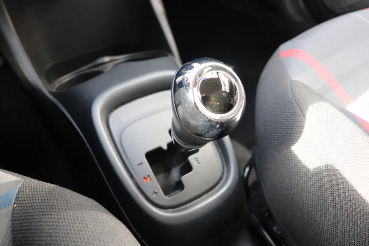 1.0 VTi Active Automaat. Uniek! Zeer lage km stand! Eerste eigenaar.