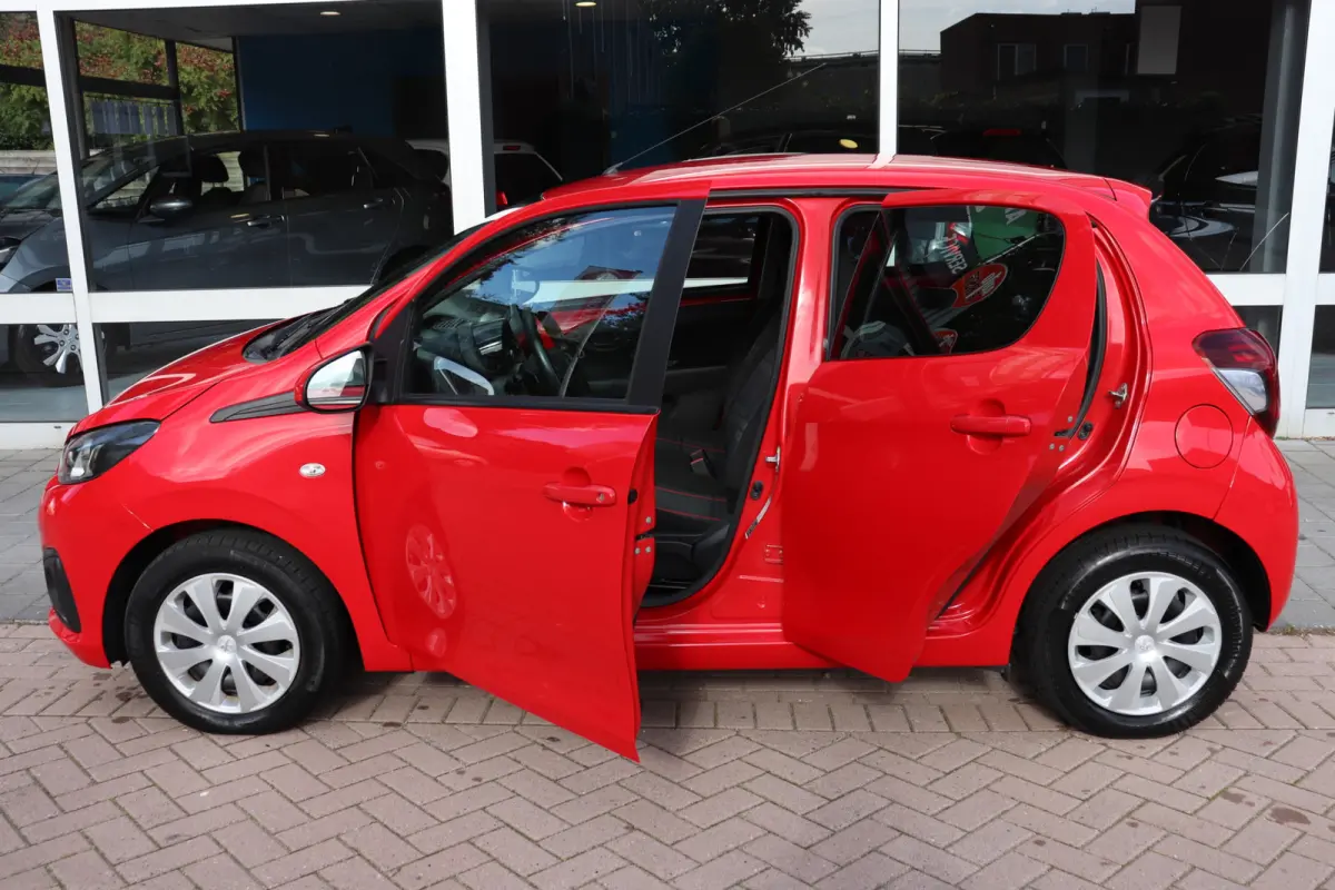 1.0 VTi Active Automaat. Uniek! Zeer lage km stand! Eerste eigenaar.