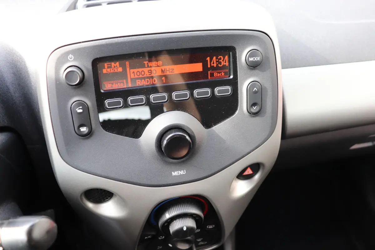 1.0 VTi Active Automaat. Uniek! Zeer lage km stand! Eerste eigenaar.
