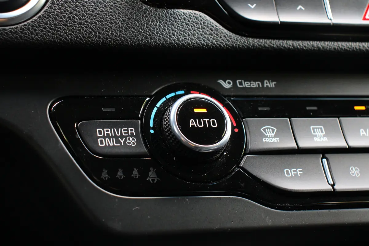 1.6 GDi Hybrid BusinessLine | NL-AUTO! | STOEL + STUURVERWARMING | ADAPTIVE CRUISE | LANE ASISST | CAMERA | PARK SENS V+A | LED | LEDER