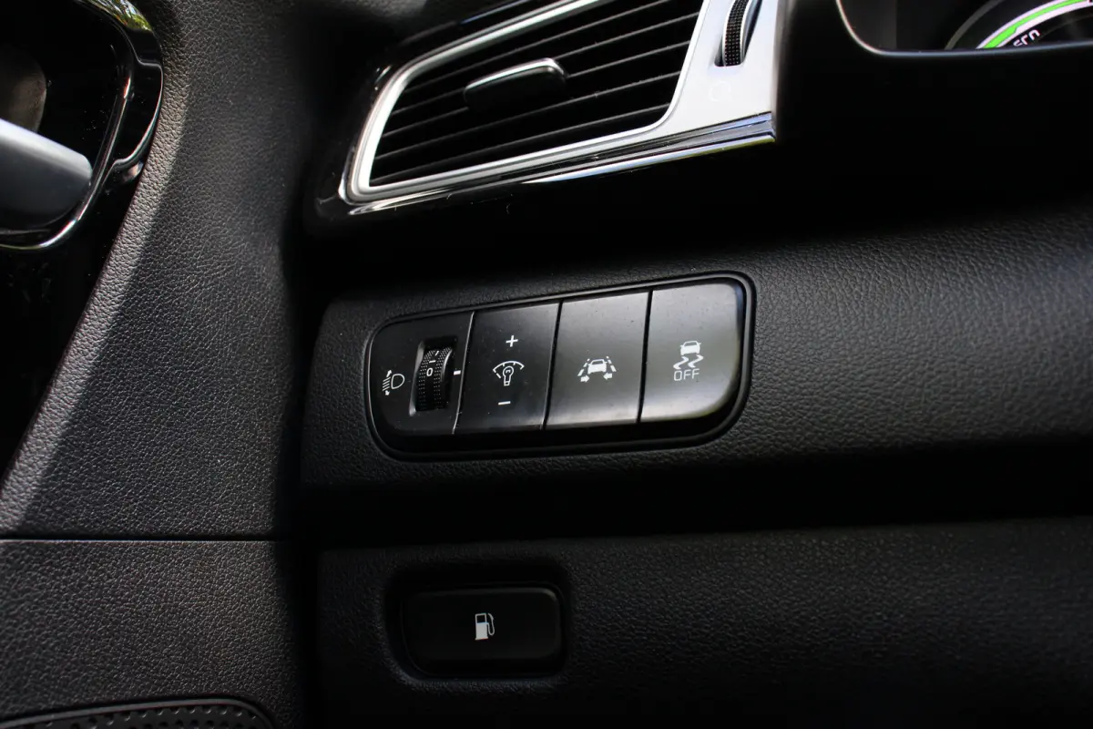 1.6 GDi Hybrid BusinessLine | NL-AUTO! | STOEL + STUURVERWARMING | ADAPTIVE CRUISE | LANE ASISST | CAMERA | PARK SENS V+A | LED | LEDER