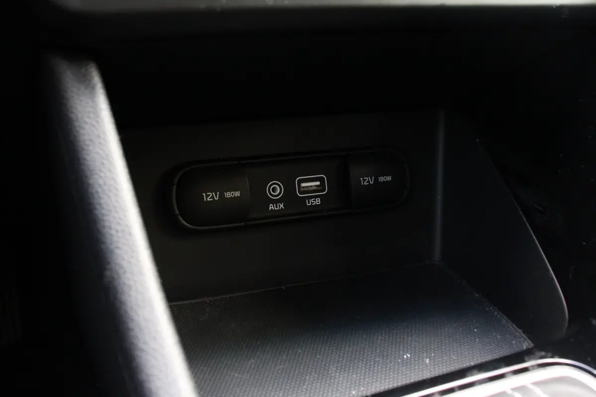 1.6 GDi Hybrid BusinessLine | NL-AUTO! | STOEL + STUURVERWARMING | ADAPTIVE CRUISE | LANE ASISST | CAMERA | PARK SENS V+A | LED | LEDER