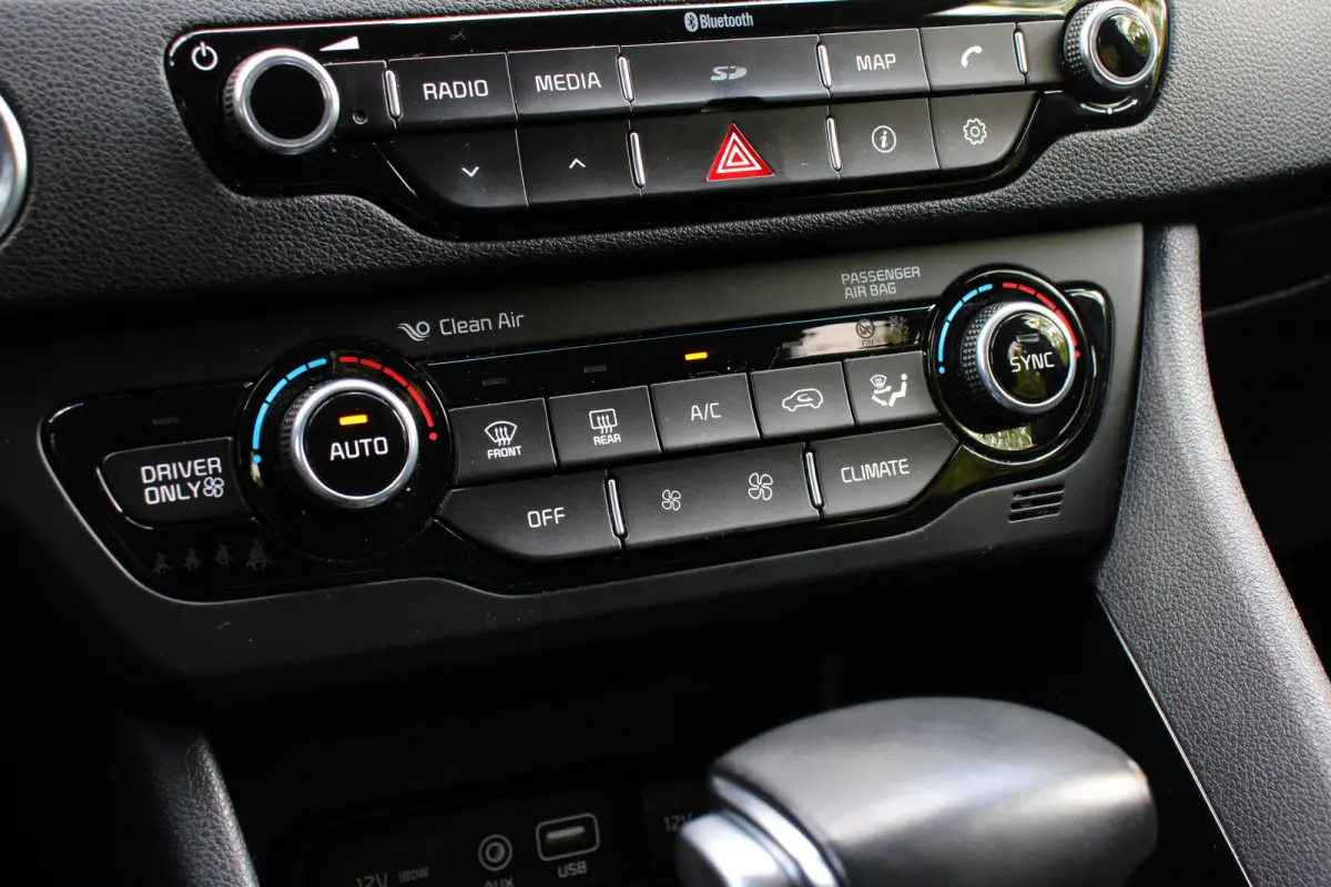 1.6 GDi Hybrid BusinessLine | NL-AUTO! | STOEL + STUURVERWARMING | ADAPTIVE CRUISE | LANE ASISST | CAMERA | PARK SENS V+A | LED | LEDER