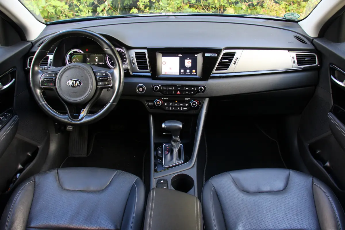 1.6 GDi Hybrid BusinessLine | NL-AUTO! | STOEL + STUURVERWARMING | ADAPTIVE CRUISE | LANE ASISST | CAMERA | PARK SENS V+A | LED | LEDER