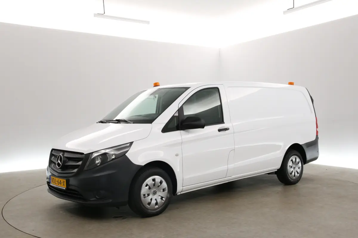 111 CDI Lang | Airco | Camera | Cruise | 3 Zits | Trekhaak | Navi | Parkeersens.