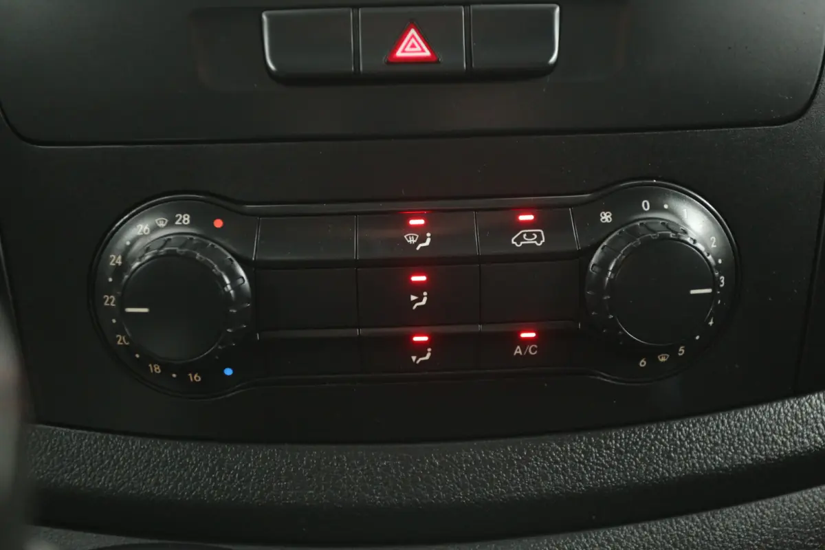 111 CDI Lang | Airco | Camera | Cruise | 3 Zits | Trekhaak | Navi | Parkeersens.