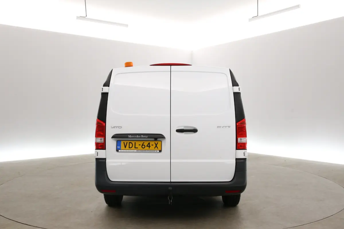 111 CDI Lang | Airco | Camera | Cruise | 3 Zits | Trekhaak | Navi | Parkeersens.